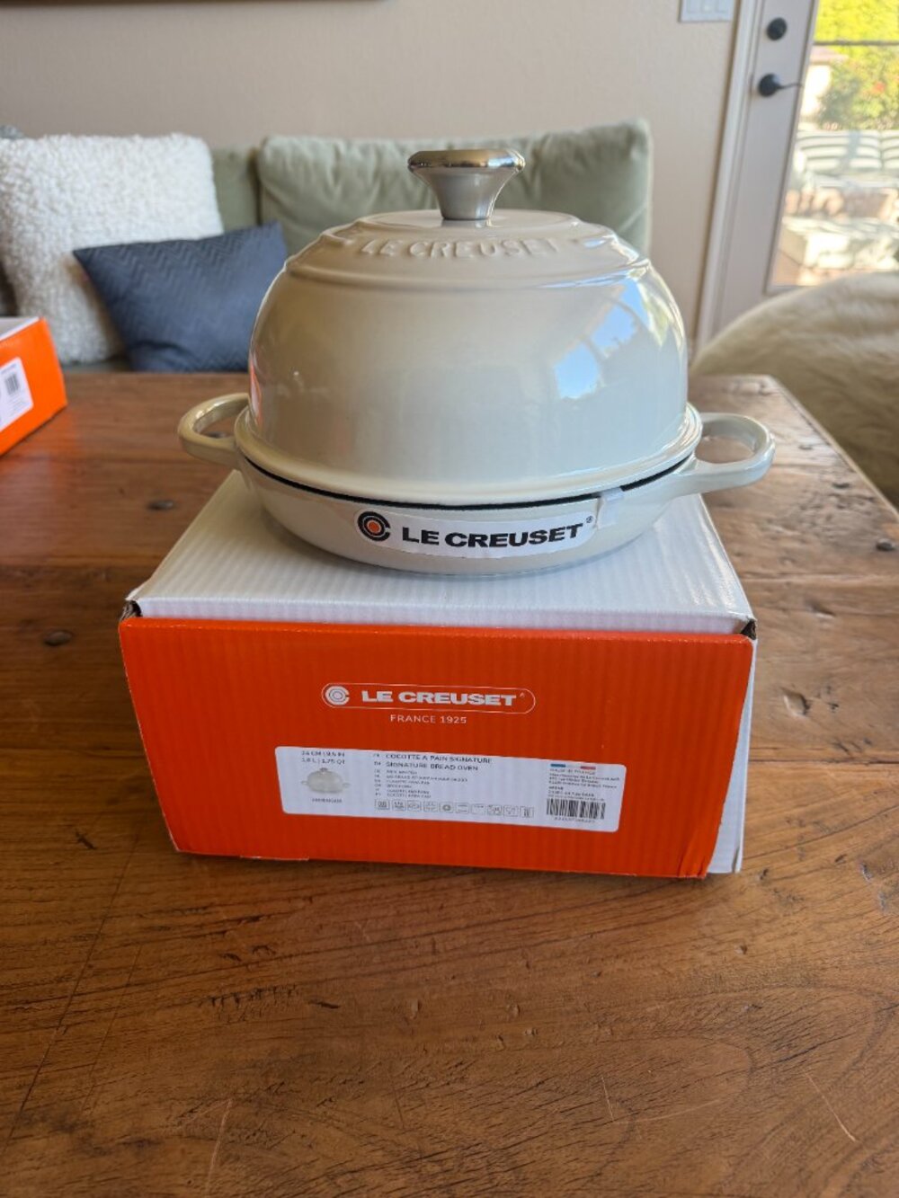 Le Creuset Signature Enameled Cast Iron 1 3/4 qt 9 1/2 " Bread Oven Meringue NEW - Picture 2 of 16
